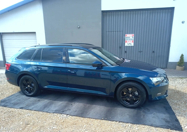 Skoda Superb cena 62900 przebieg: 161400, rok produkcji 2017 z Częstochowa małe 301